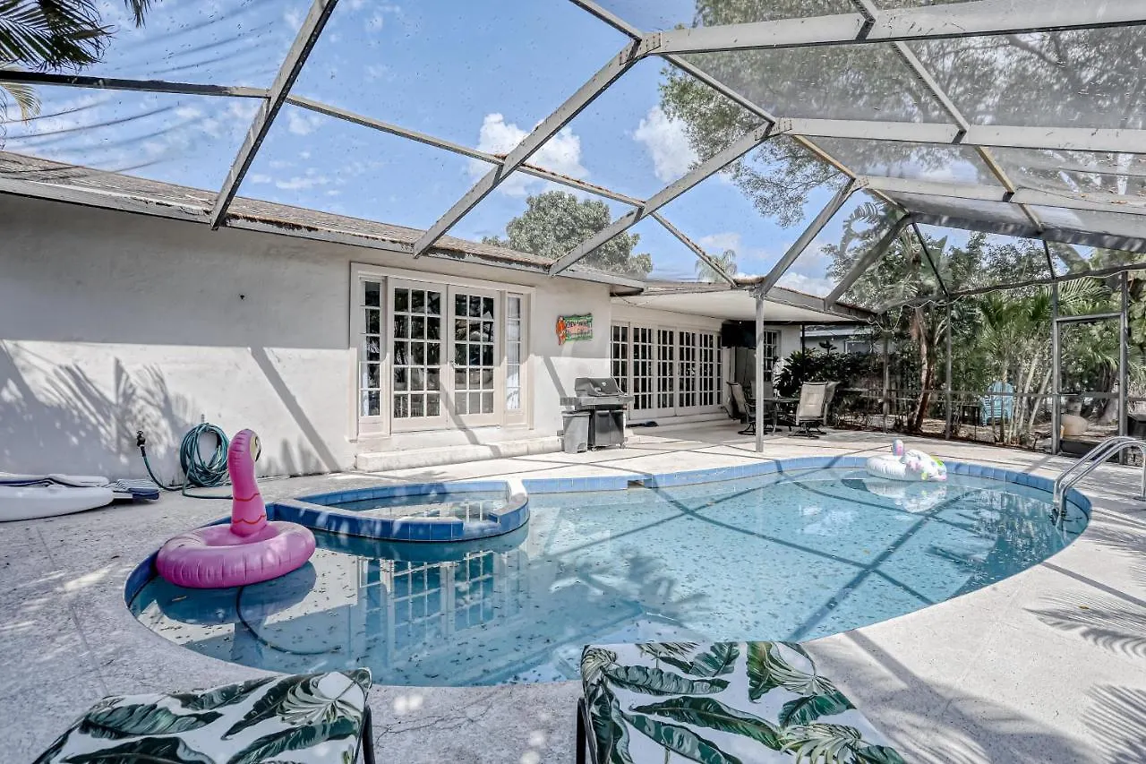 Cozy Canal Hideway Tampa