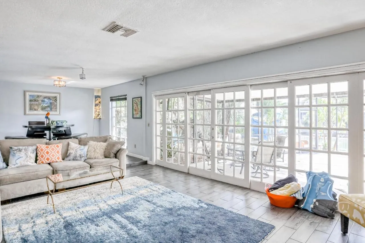 Cozy Canal Hideway Tampa