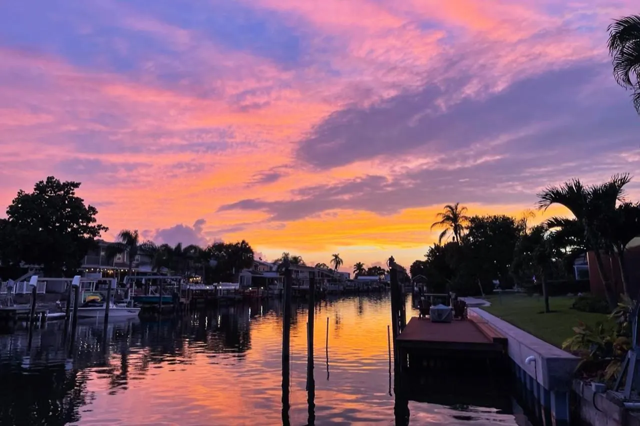 Cozy Canal Hideway Tampa Holiday home