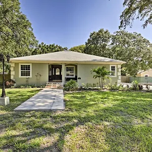 Holiday home Oasis With Pool About 7 Mi To Busch Gardens!, Tampa